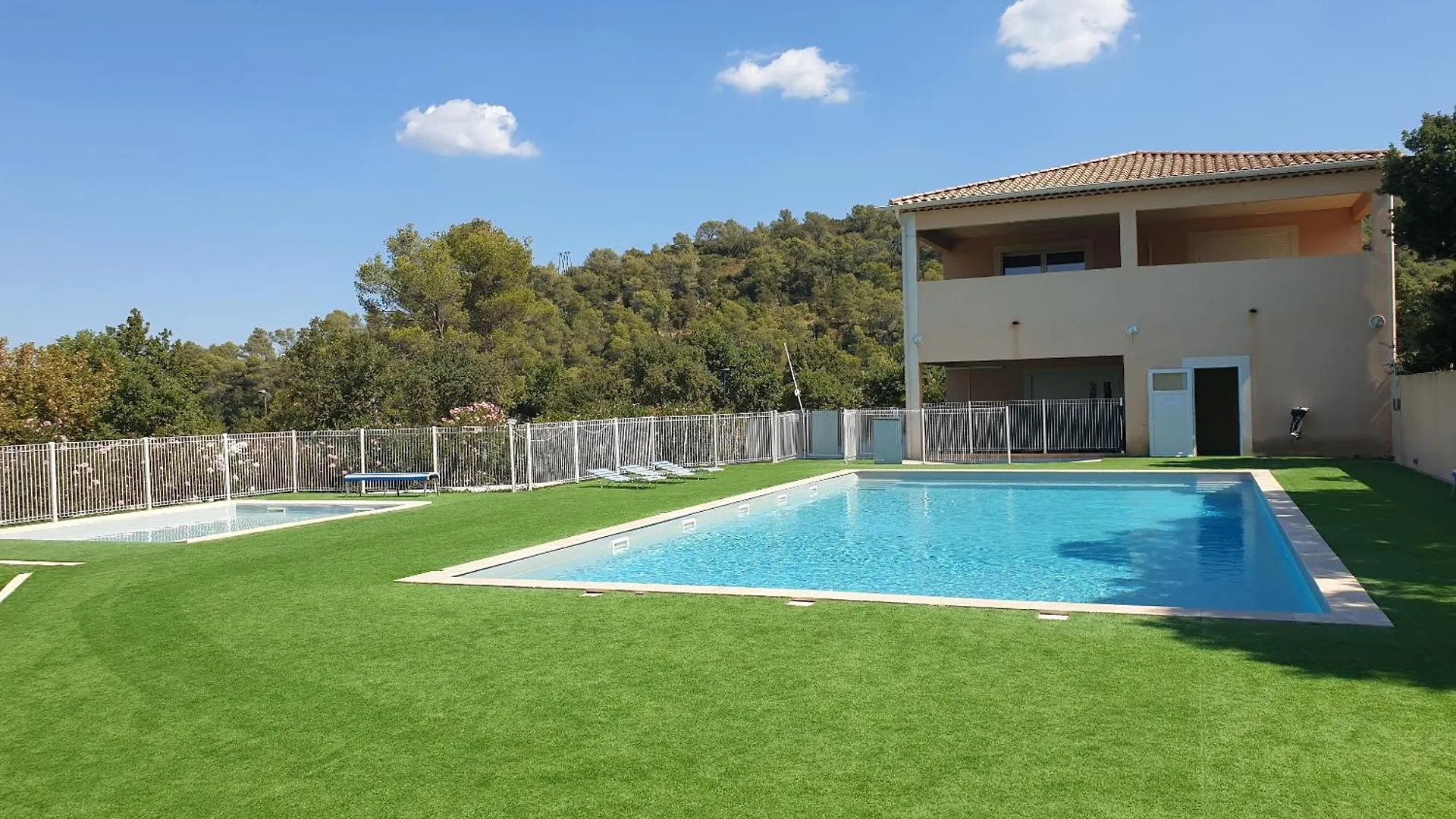 Mobil Home 40M2 Ecrin De Verdure Rocbaron 0*,  France